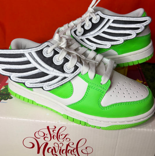 Alas de Hermes bordadas