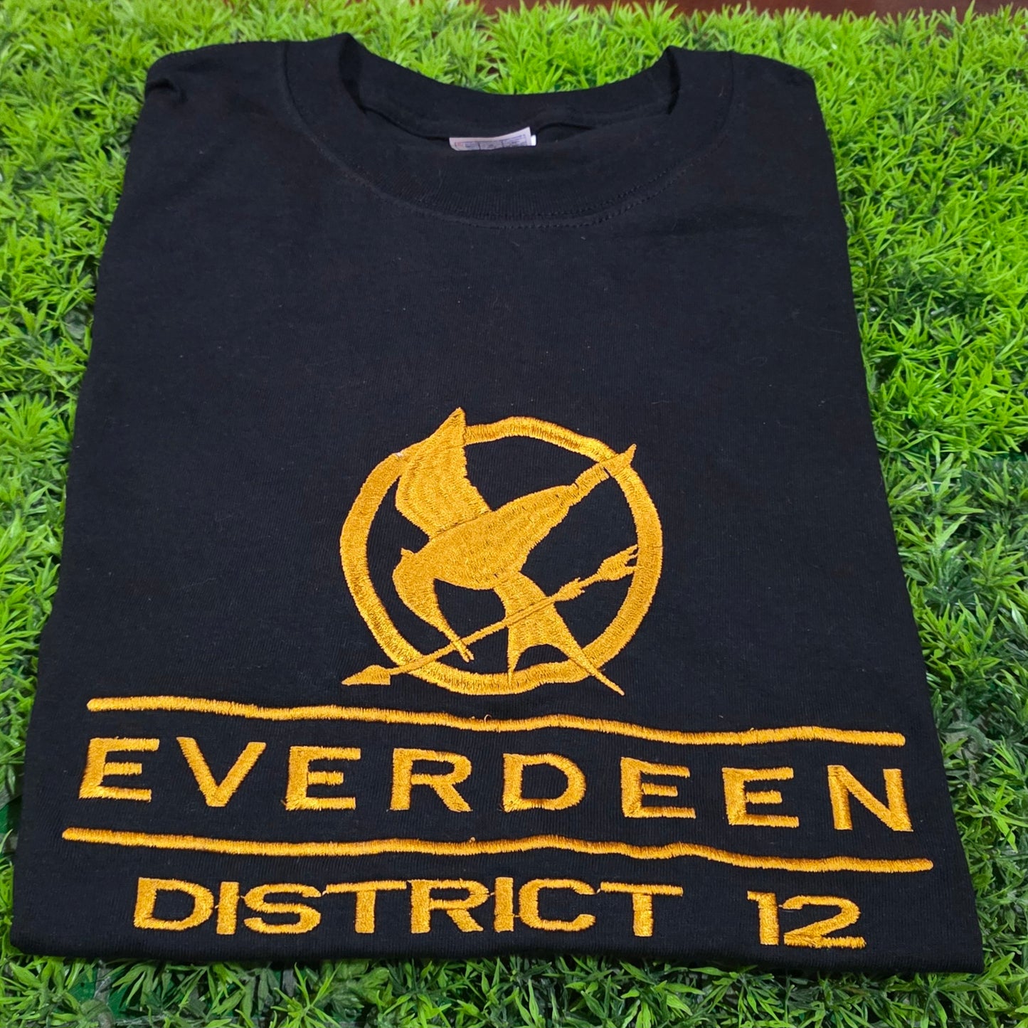 Playera bordada THG