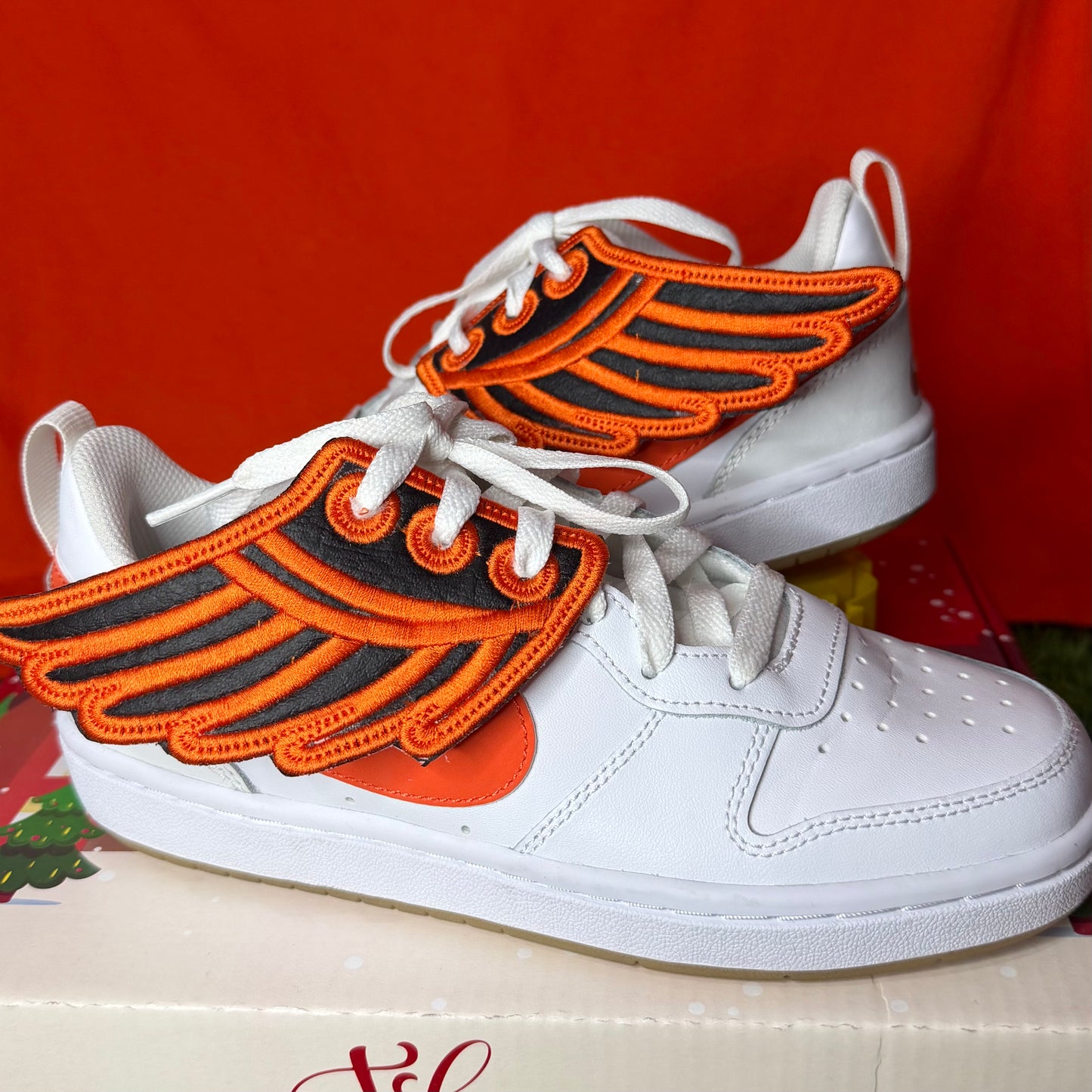 Alas de Hermes bordadas